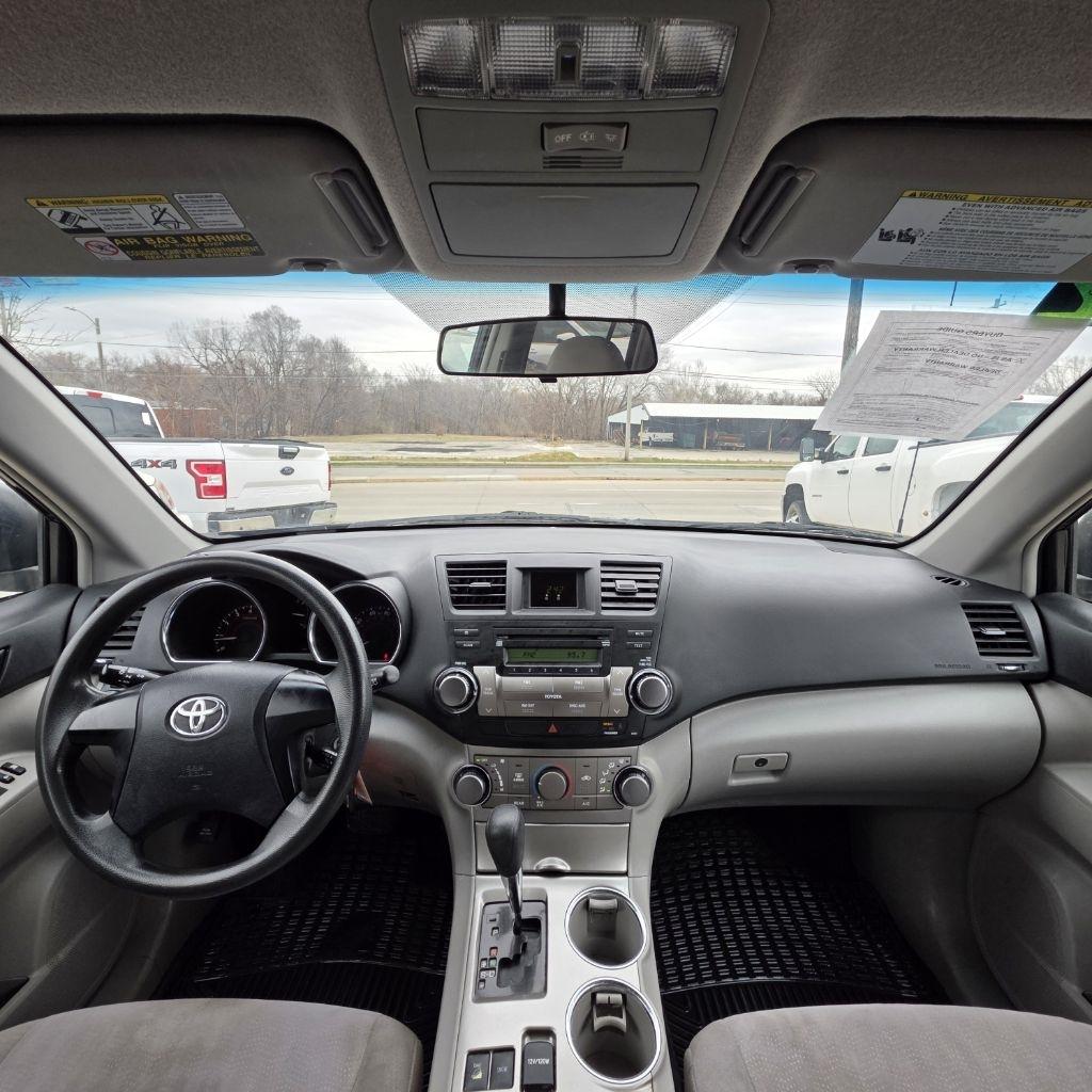 Toyota Highlander Base 4WD 2012