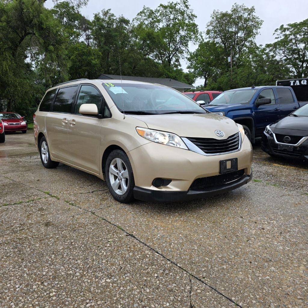 Toyota Sienna LE FWD 8-Passenger V6 2013