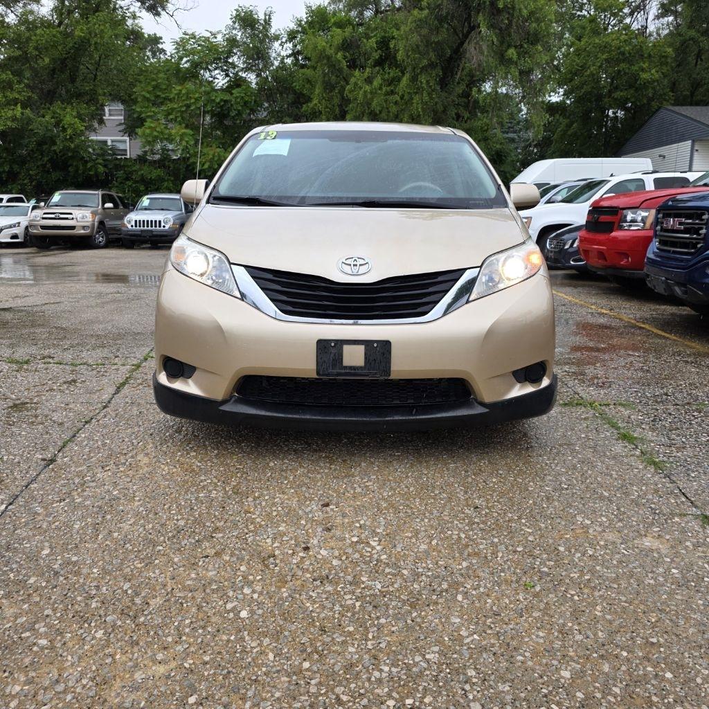 Toyota Sienna LE FWD 8-Passenger V6 2013