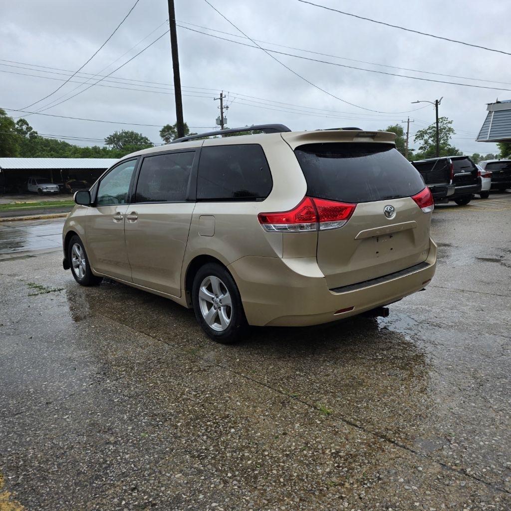 Toyota Sienna LE FWD 8-Passenger V6 2013
