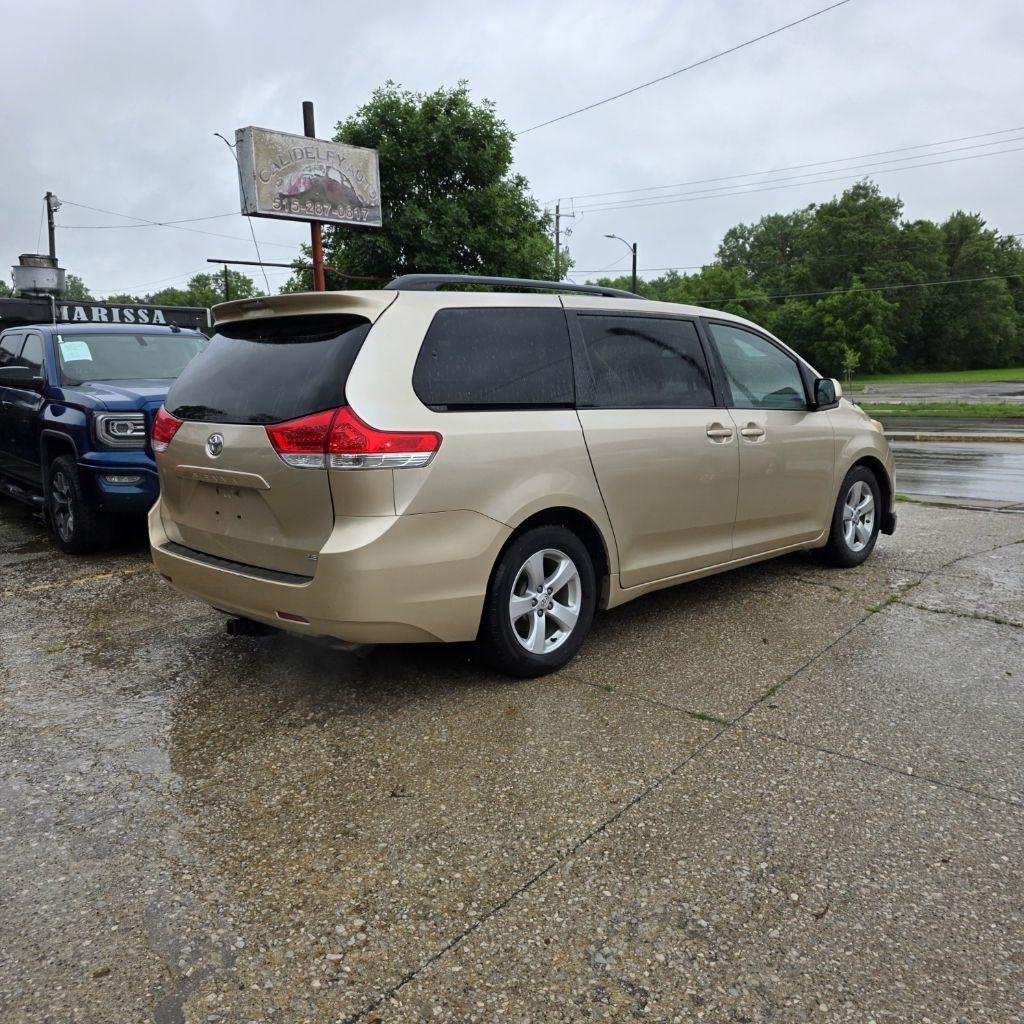 Toyota Sienna LE FWD 8-Passenger V6 2013