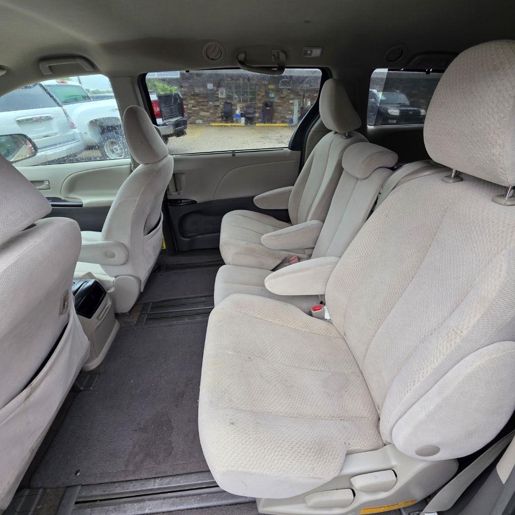 Toyota Sienna LE FWD 8-Passenger V6 2013