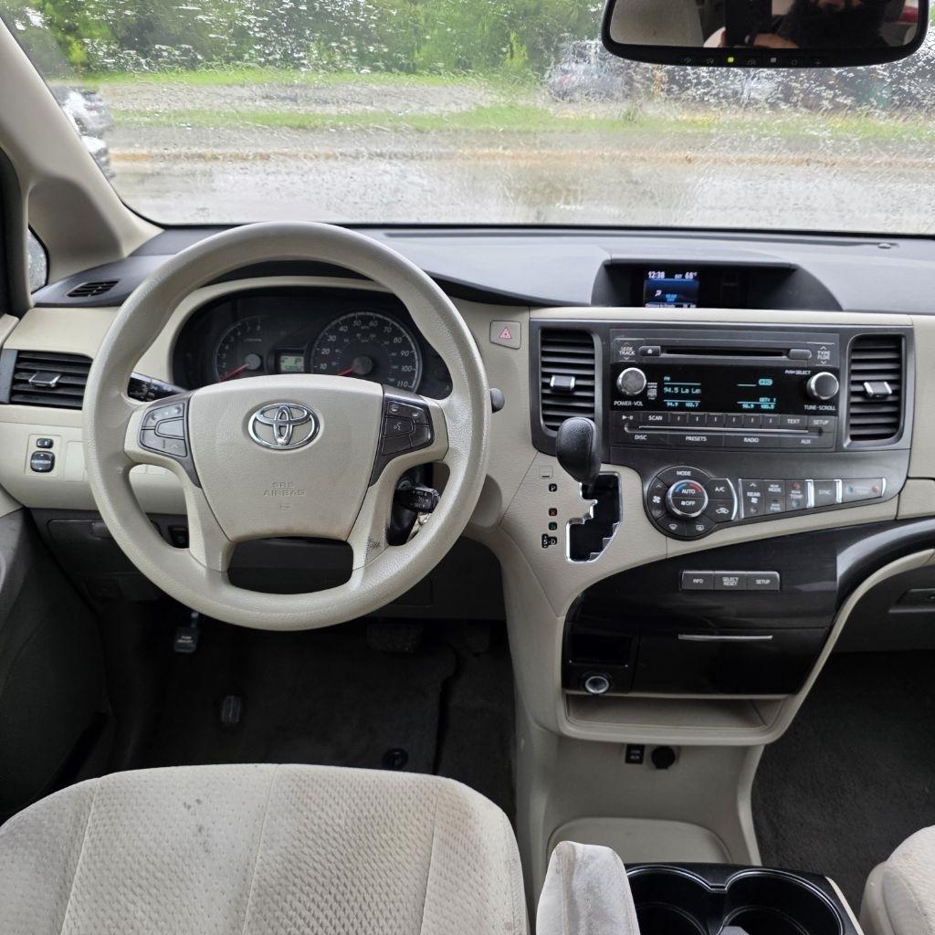 Toyota Sienna LE FWD 8-Passenger V6 2013