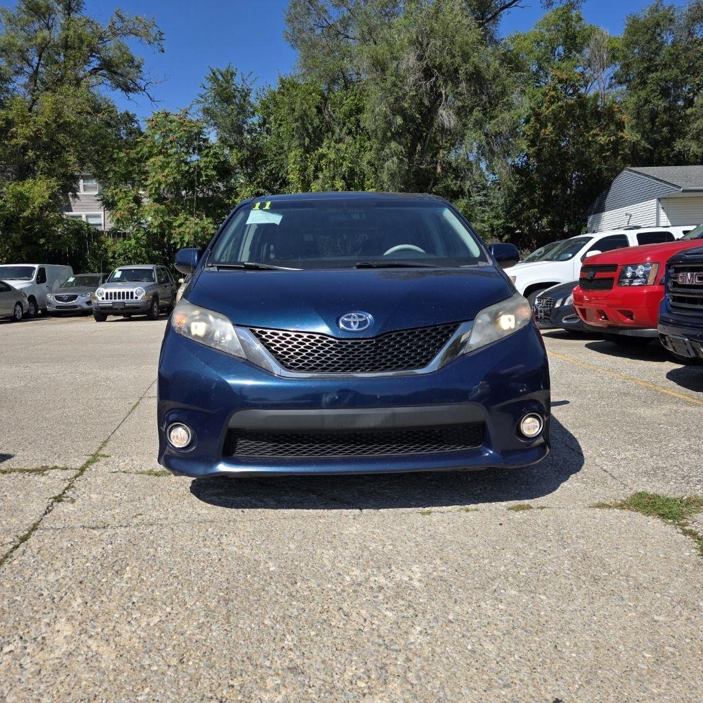 Toyota Sienna  2011