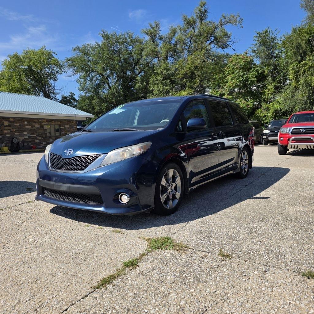 Toyota Sienna  2011