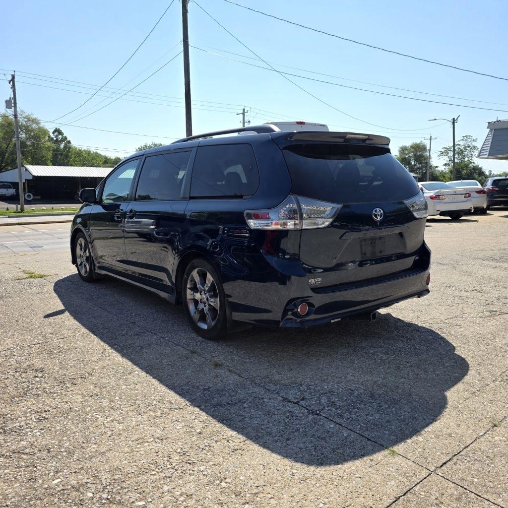 Toyota Sienna  2011