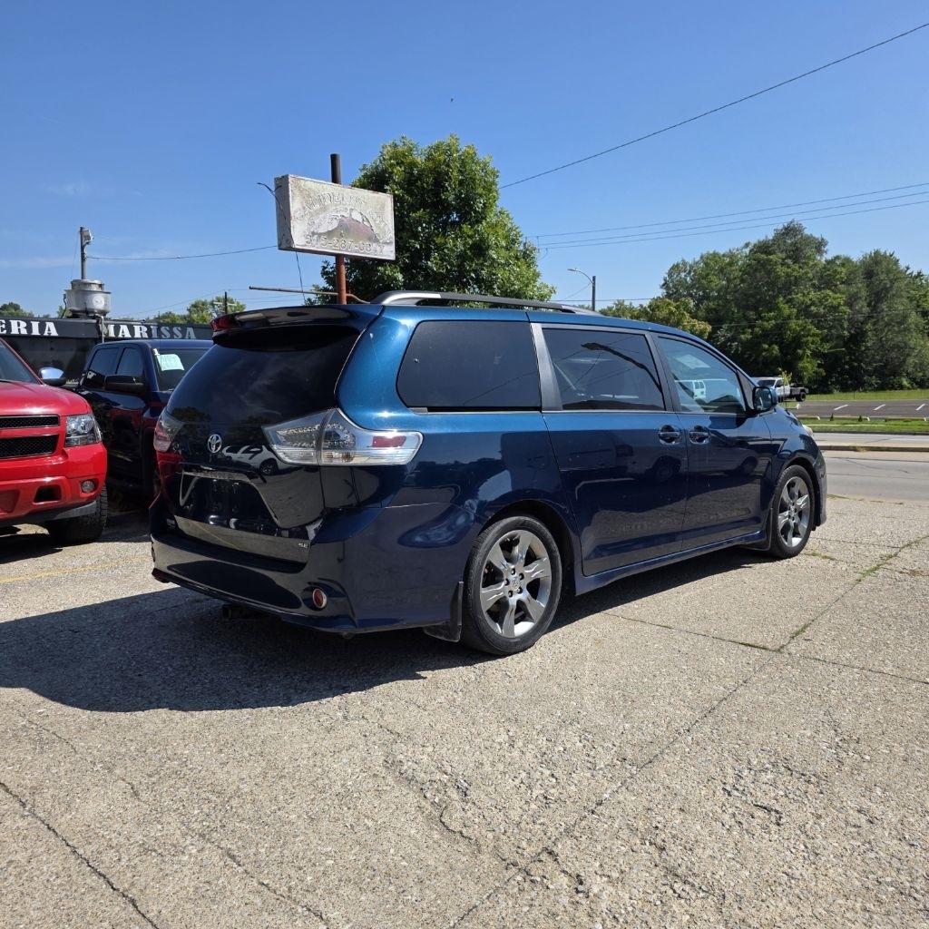 Toyota Sienna  2011