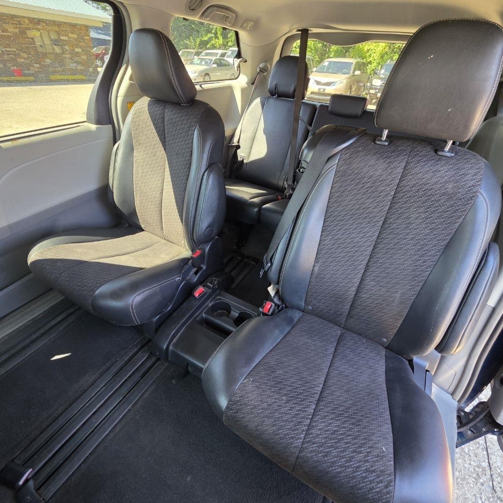 Toyota Sienna  2011