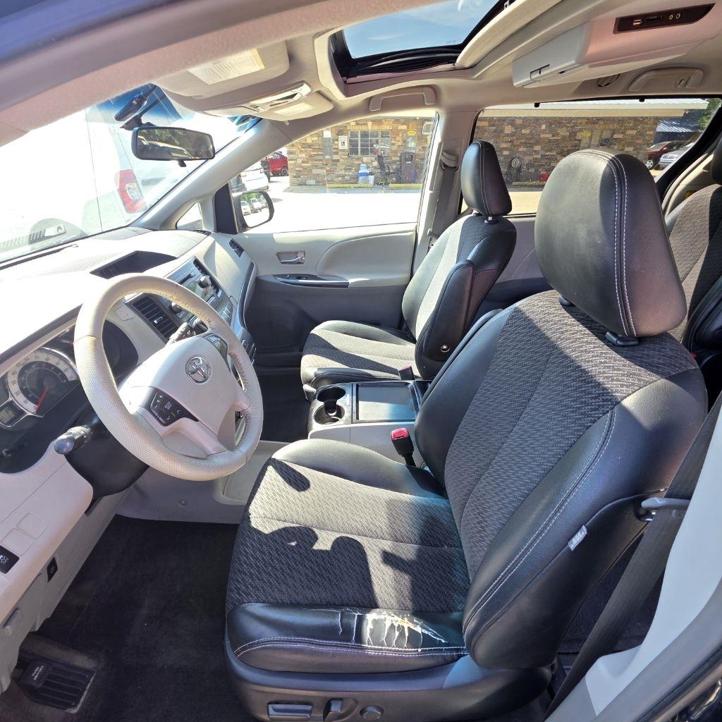 Toyota Sienna  2011