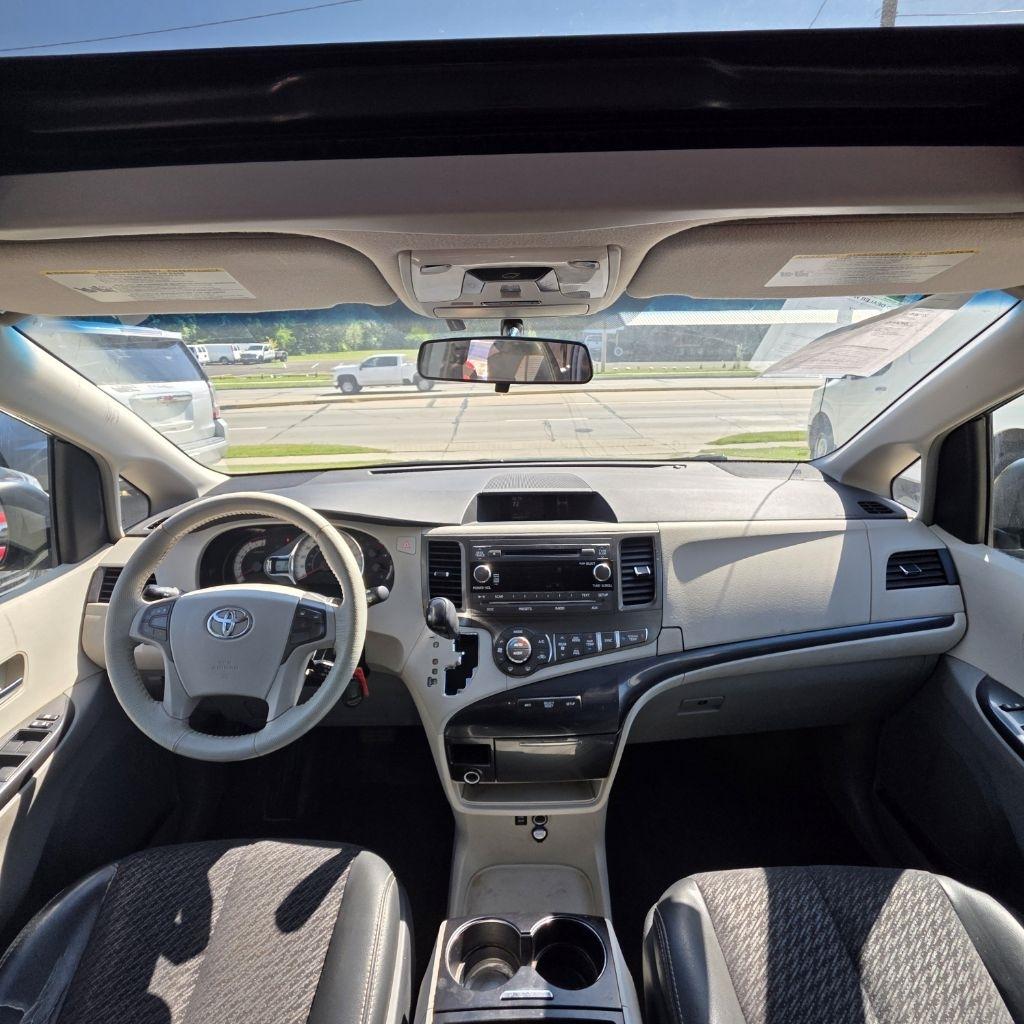 Toyota Sienna  2011