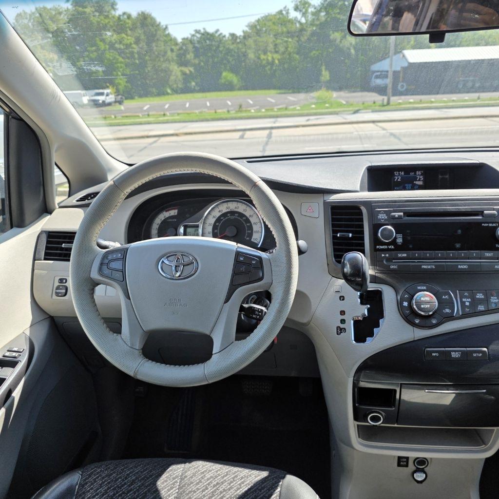 Toyota Sienna  2011
