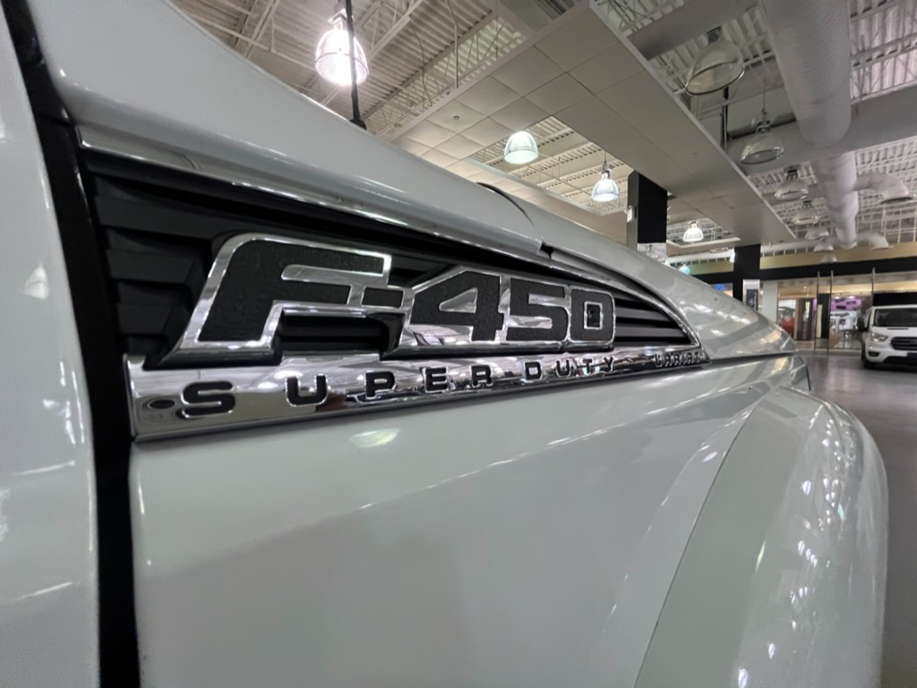 Ford F-450 SD Platinum Crew Cab DRW 4WD 2016