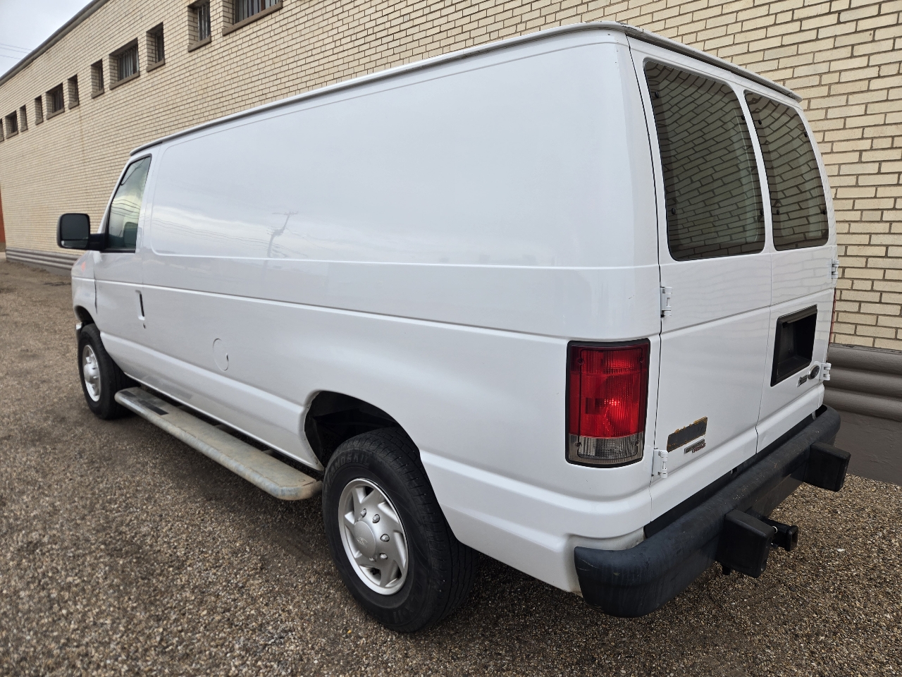 Ford Econoline Cargo Van E-250 Commercial 2014