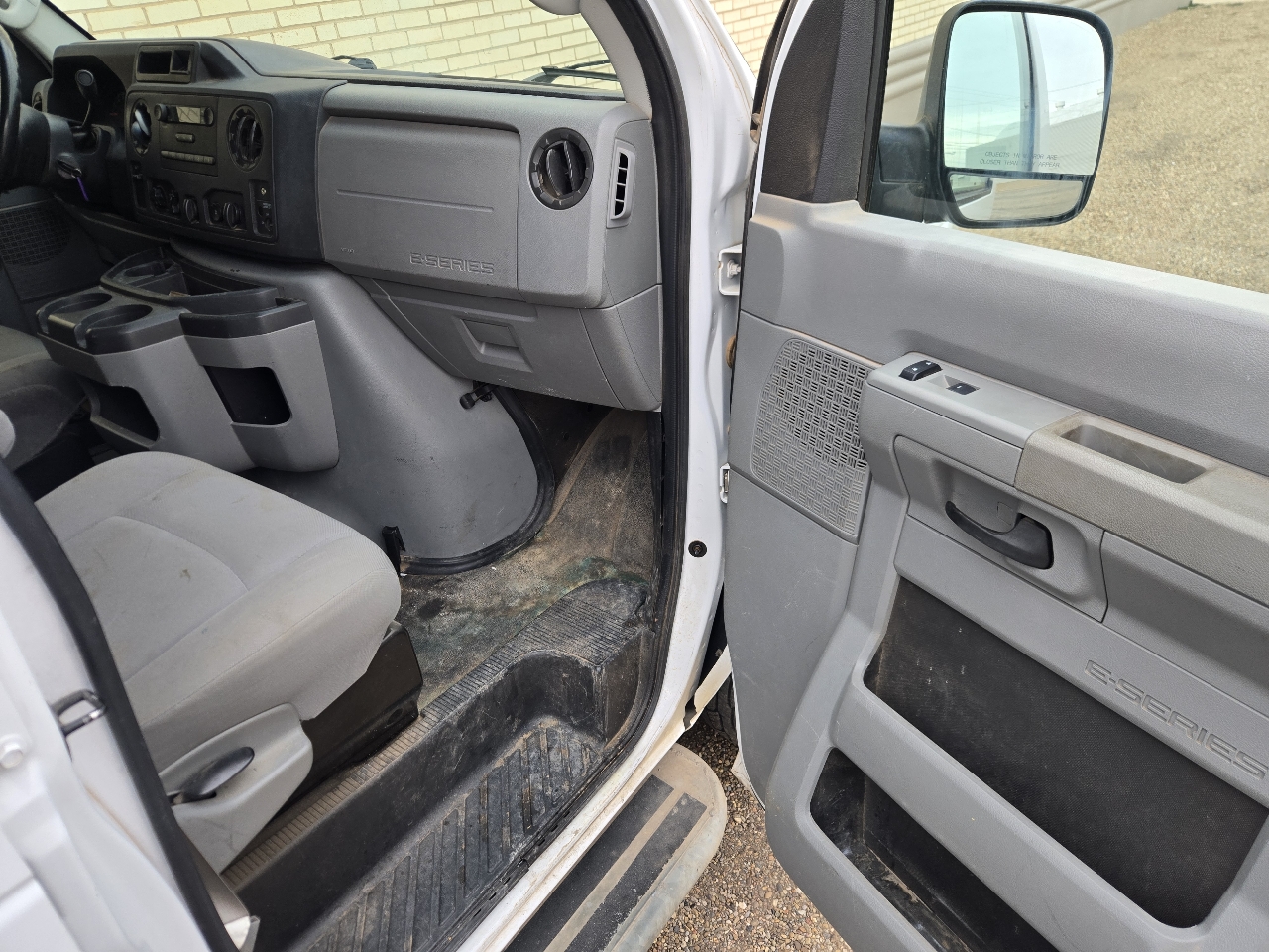 Ford Econoline Cargo Van E-250 Commercial 2014