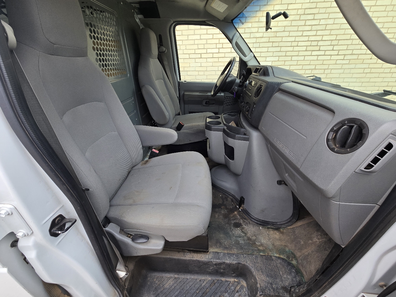 Ford Econoline Cargo Van E-250 Commercial 2014