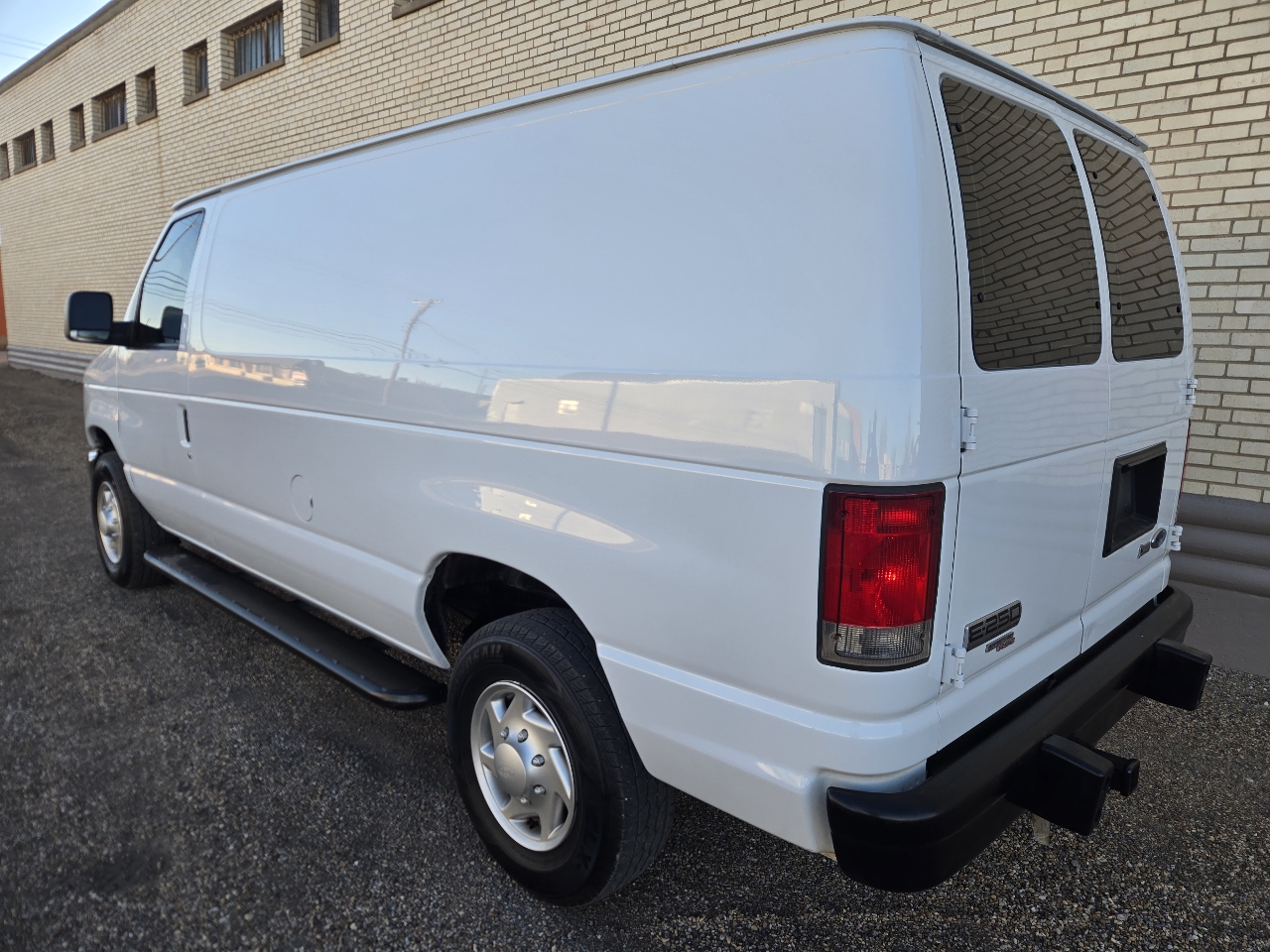 Ford Econoline Cargo Van E-250 Commercial 2014