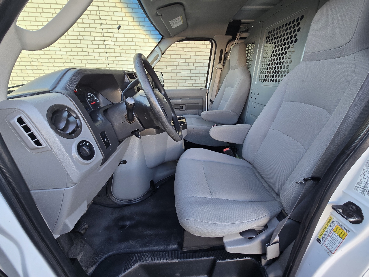 Ford Econoline Cargo Van E-250 Commercial 2014