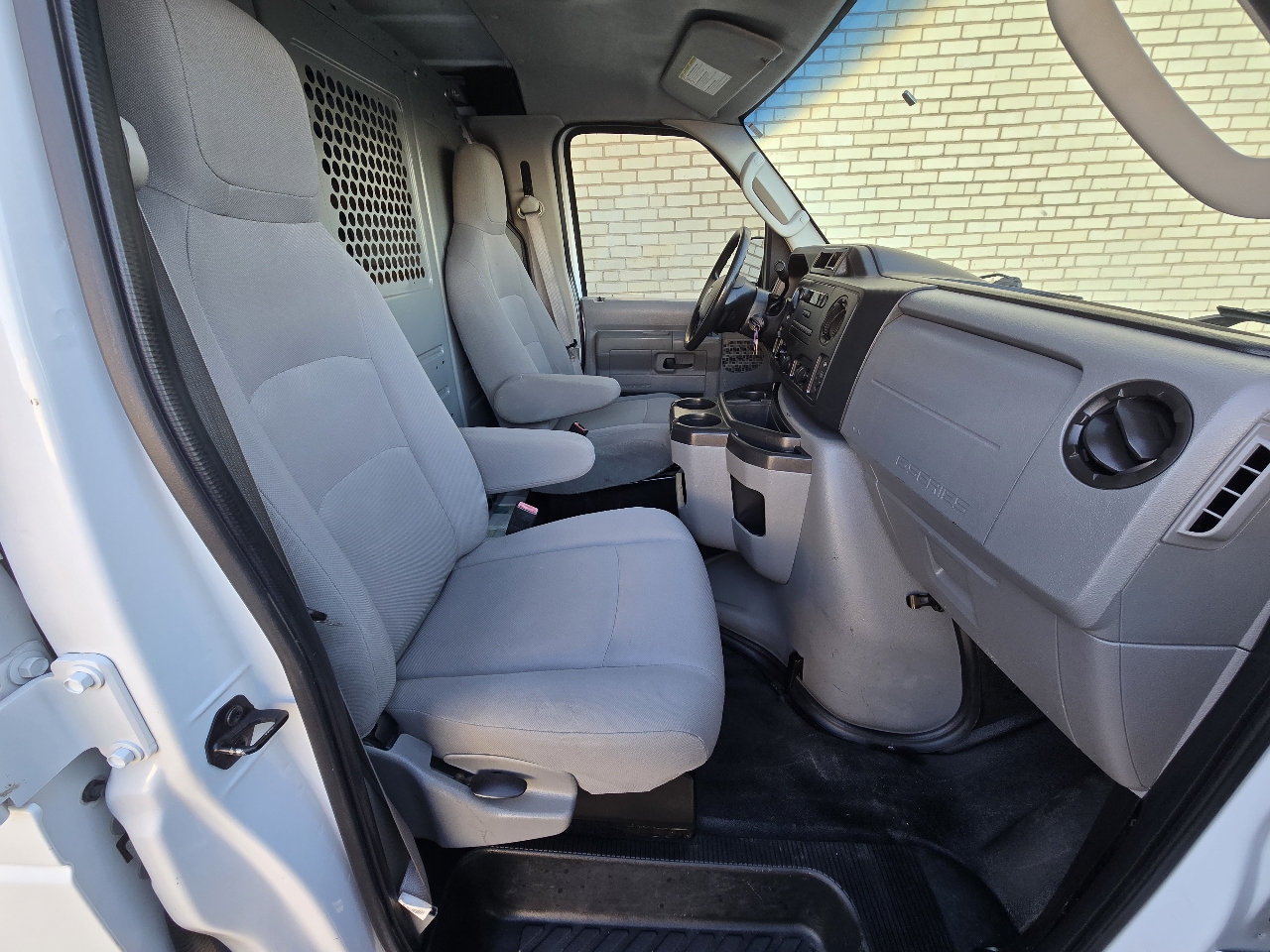 Ford Econoline Cargo Van E-250 Commercial 2014