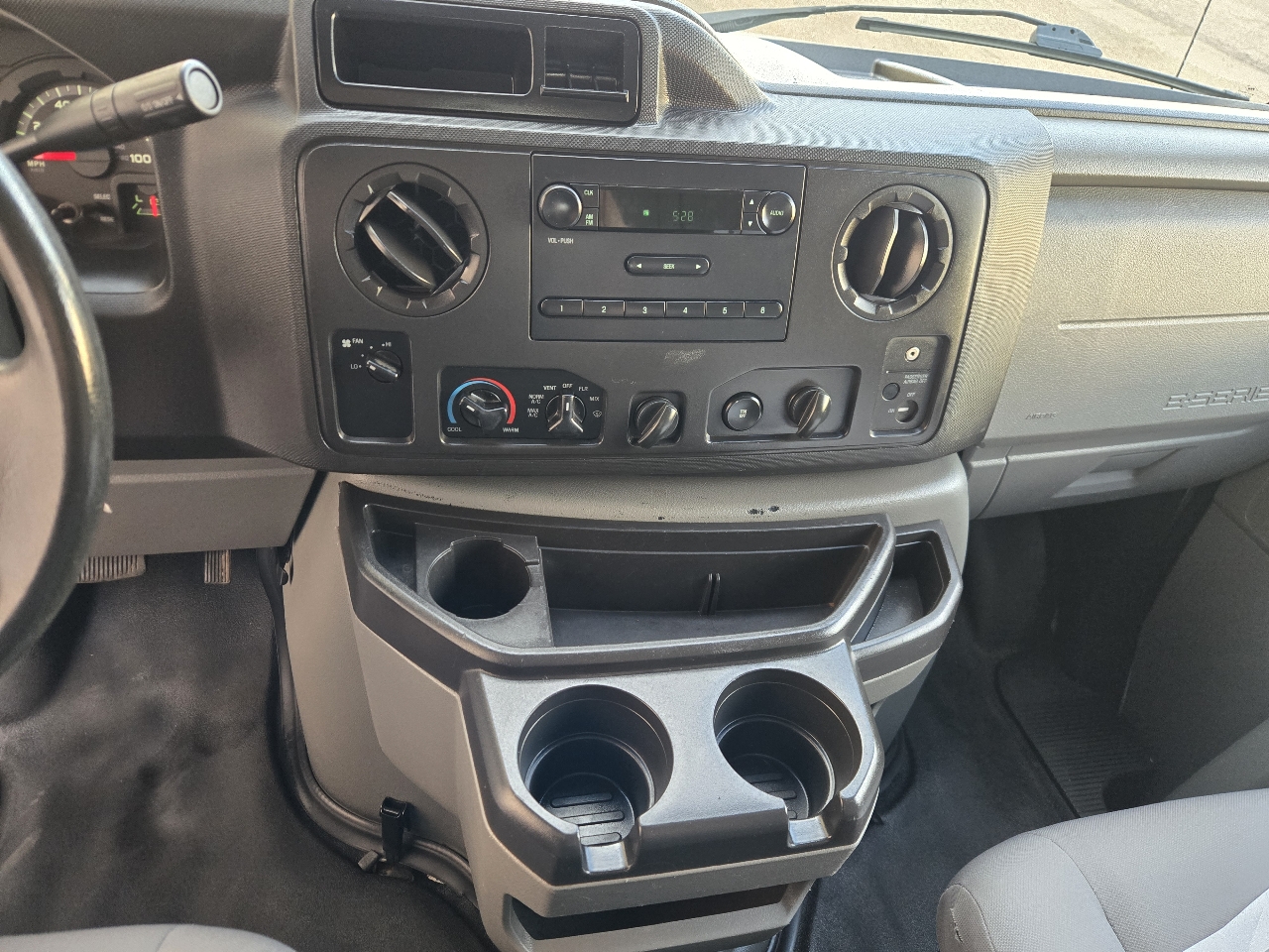 Ford Econoline Cargo Van E-250 Commercial 2014