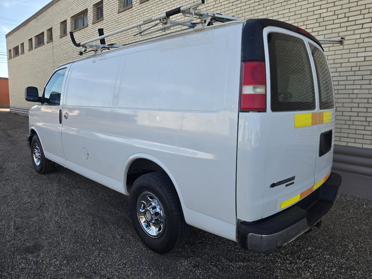 Chevrolet Express Cargo Van RWD 2500 135" 2014