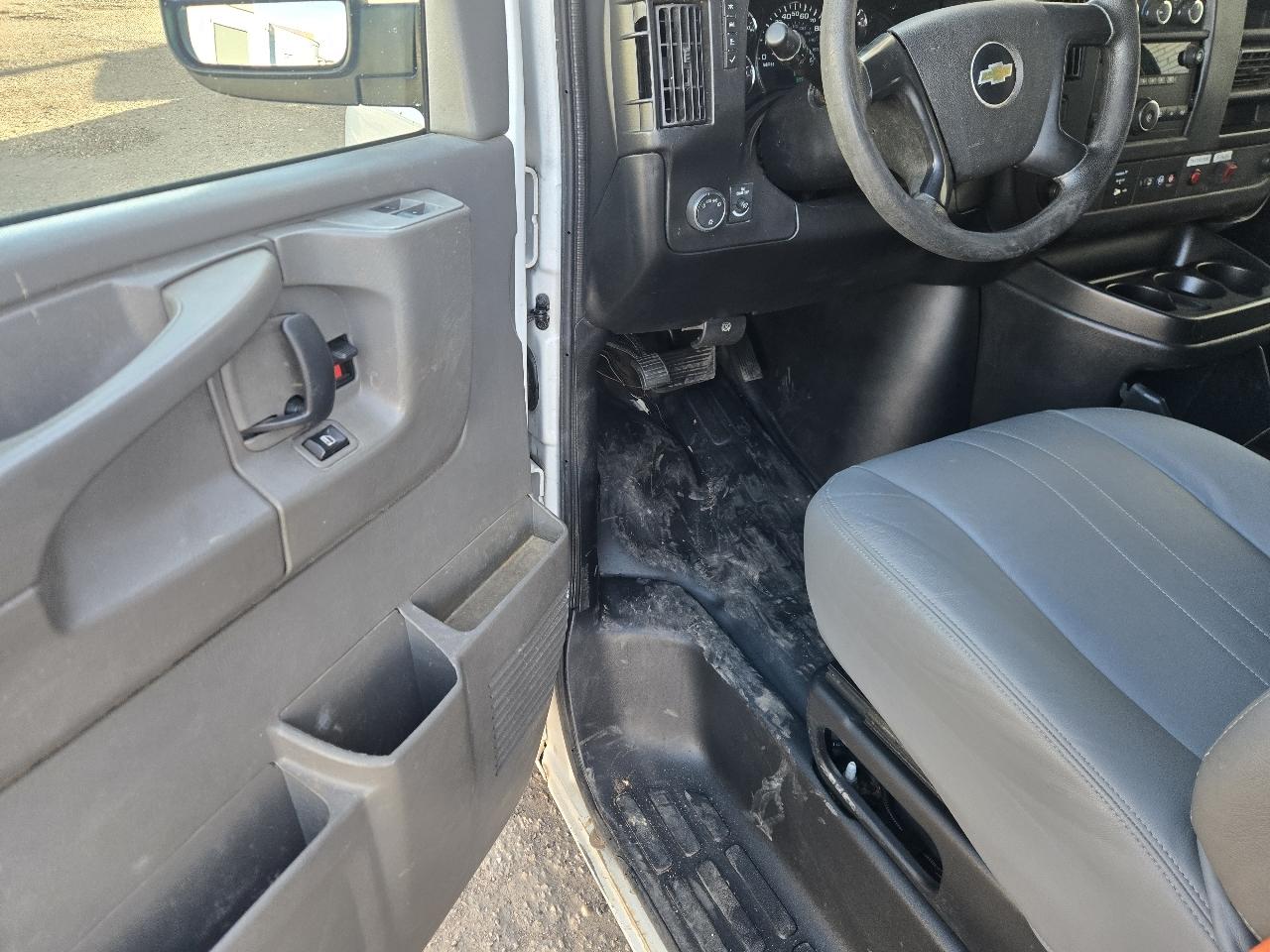 Chevrolet Express Cargo Van RWD 2500 135" 2014