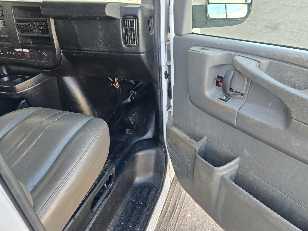 Chevrolet Express Cargo Van RWD 2500 135" 2014