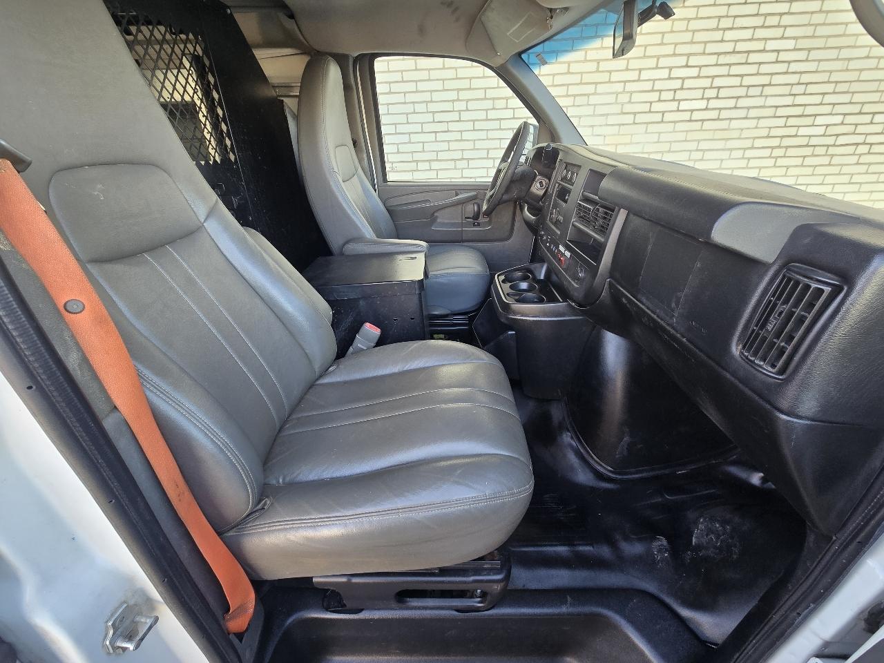 Chevrolet Express Cargo Van RWD 2500 135" 2014