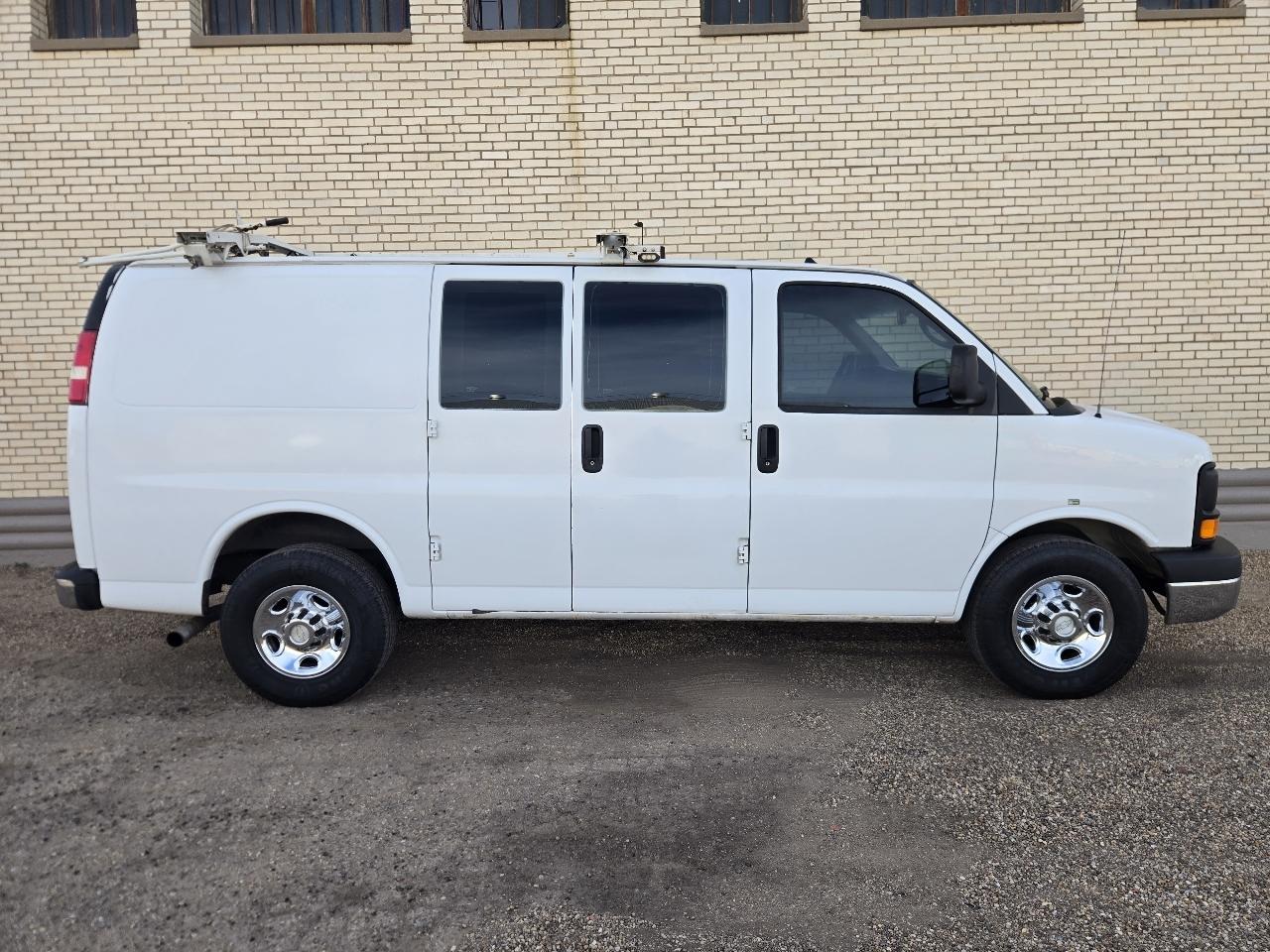 Chevrolet Express Cargo Van RWD 2500 135" 2014