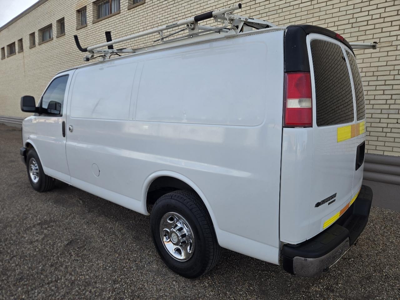 Chevrolet Express Cargo Van RWD 2500 135" 2014