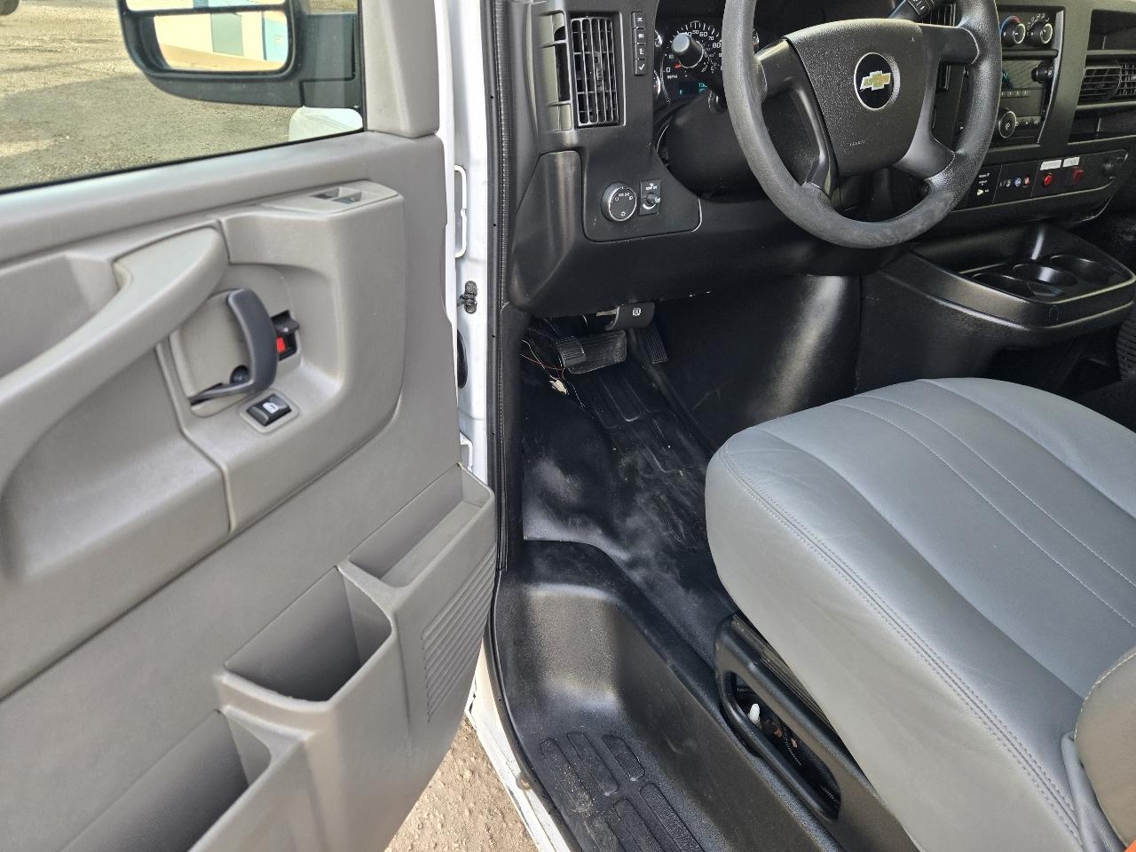 Chevrolet Express Cargo Van RWD 2500 135" 2014