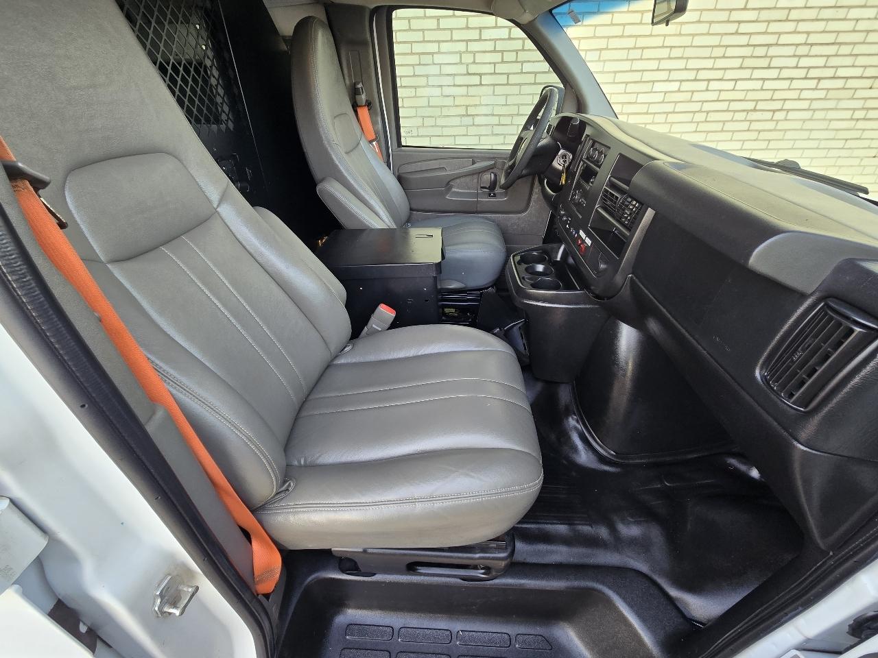 Chevrolet Express Cargo Van RWD 2500 135" 2014