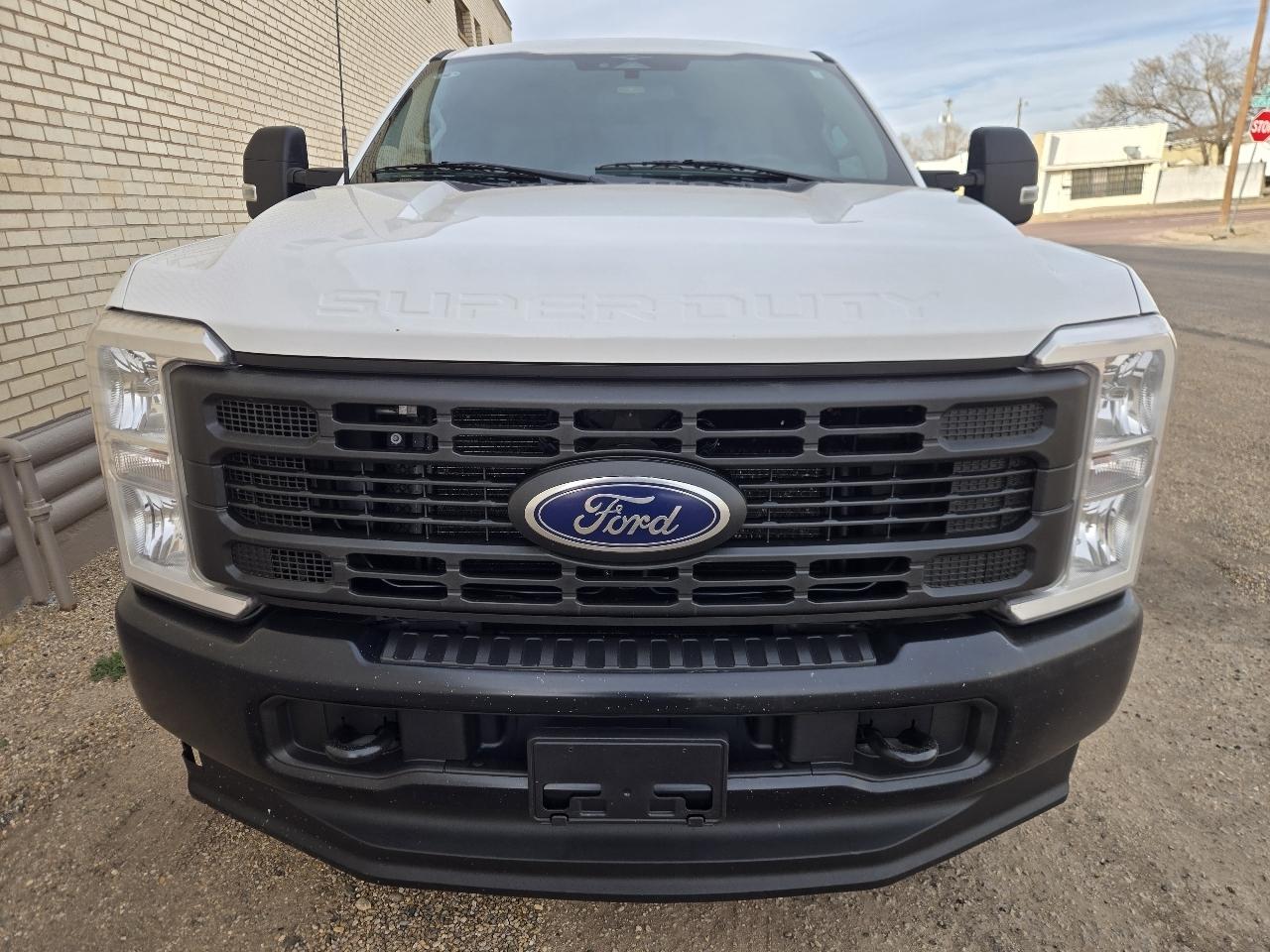 Ford Super Duty F-250 SRW XL 4WD SuperCab 8' Box 2023