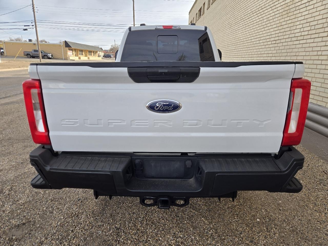 Ford Super Duty F-250 SRW XL 4WD SuperCab 8' Box 2023