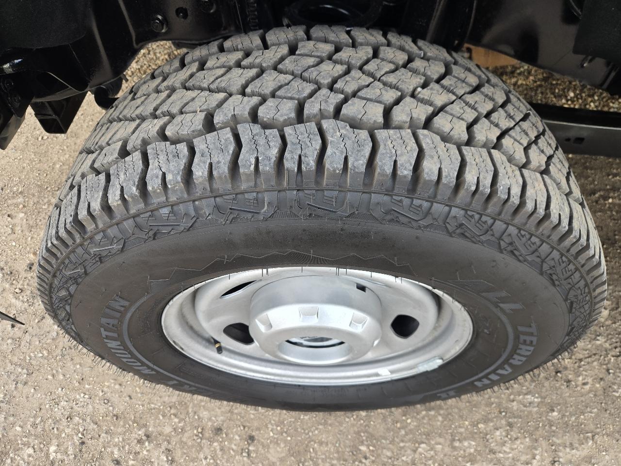 Ford Super Duty F-250 SRW XL 4WD SuperCab 8' Box 2023