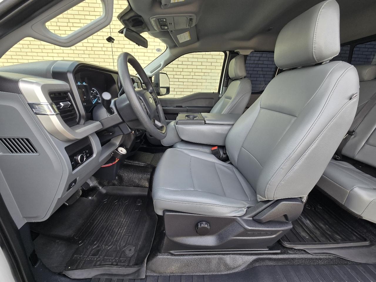 Ford Super Duty F-250 SRW XL 4WD SuperCab 8' Box 2023