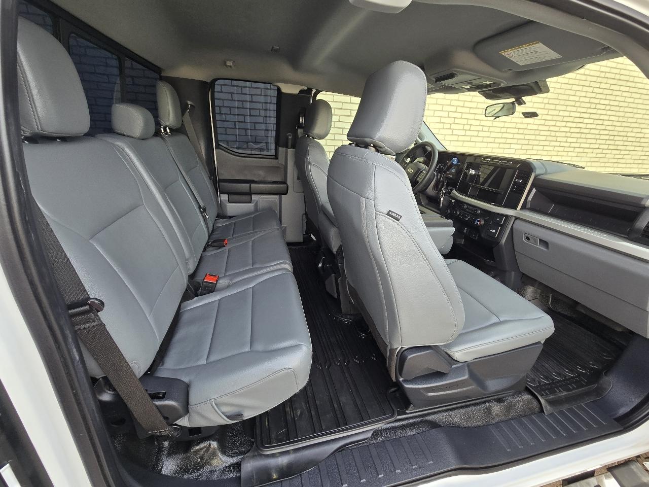 Ford Super Duty F-250 SRW XL 4WD SuperCab 8' Box 2023