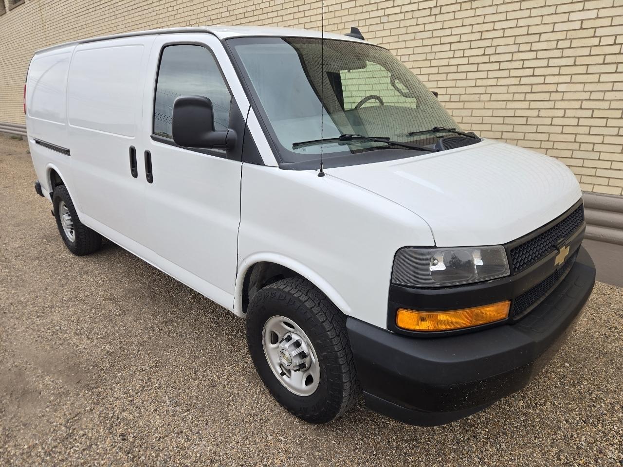 Chevrolet Express Cargo Van RWD 2500 135" 2022