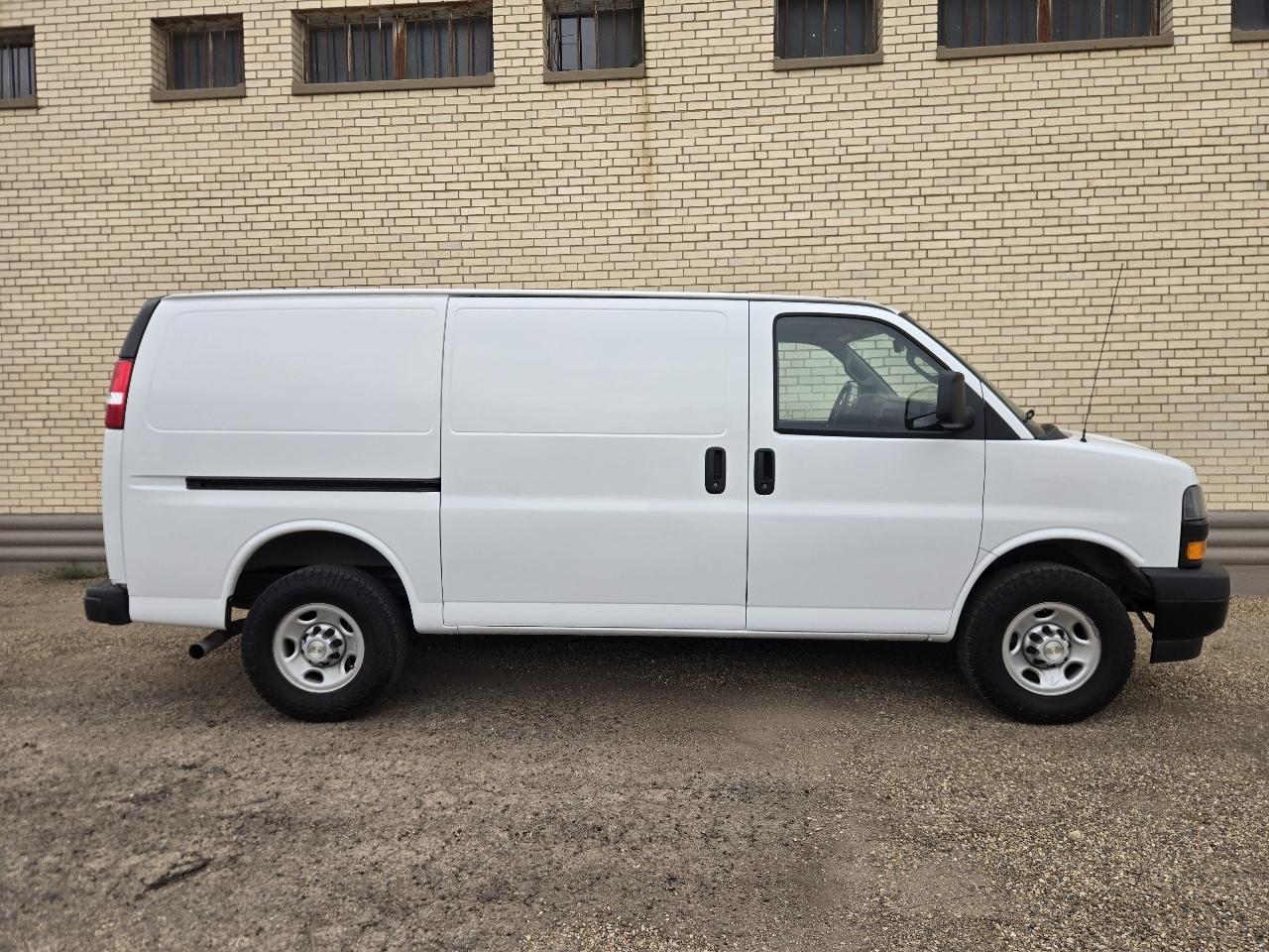 Chevrolet Express Cargo Van RWD 2500 135" 2022