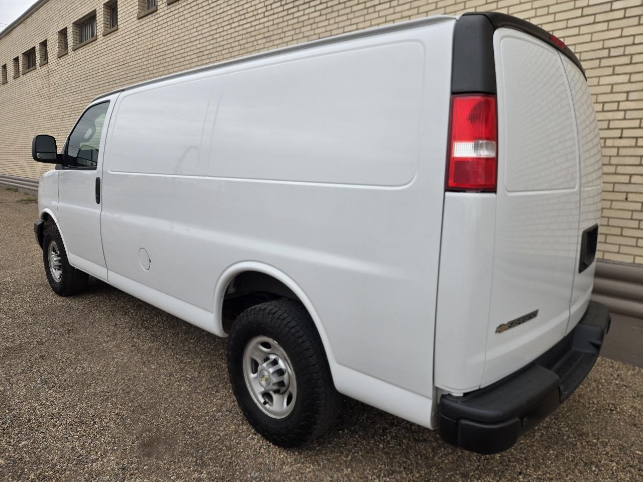 Chevrolet Express Cargo Van RWD 2500 135" 2022