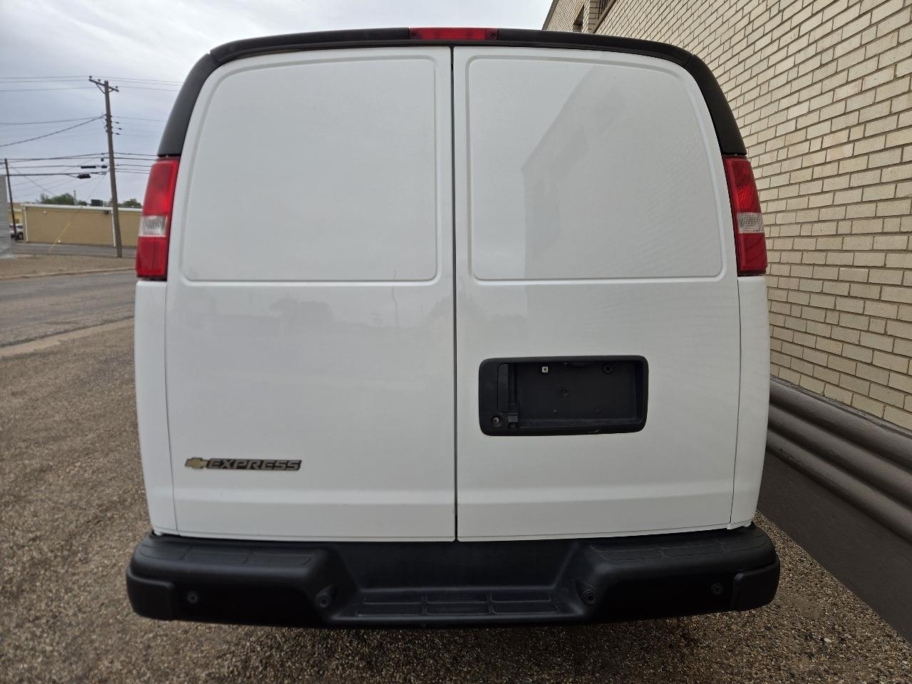 Chevrolet Express Cargo Van RWD 2500 135" 2022