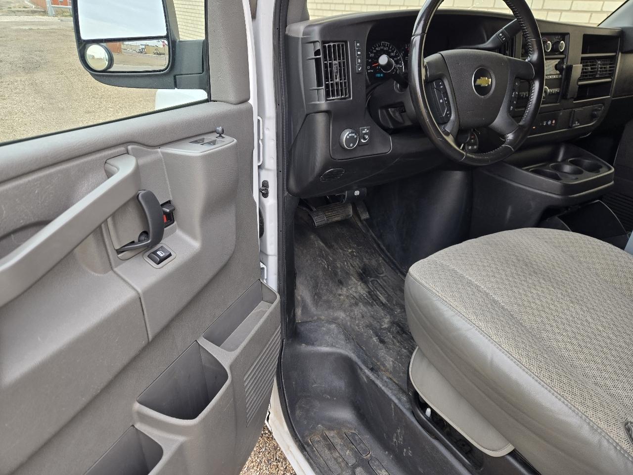 Chevrolet Express Cargo Van RWD 2500 135" 2022