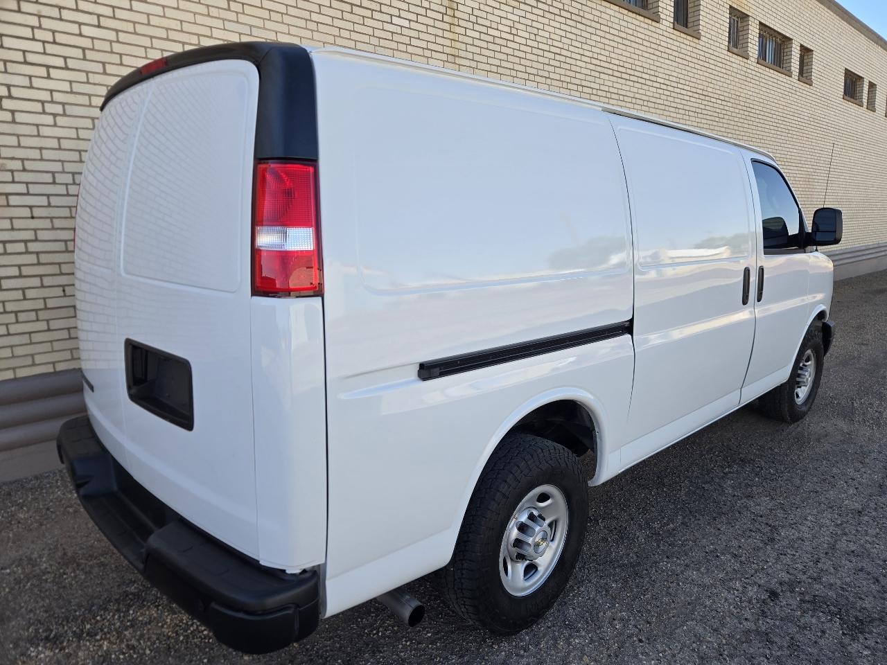 Chevrolet Express Cargo Van RWD 2500 135" 2022
