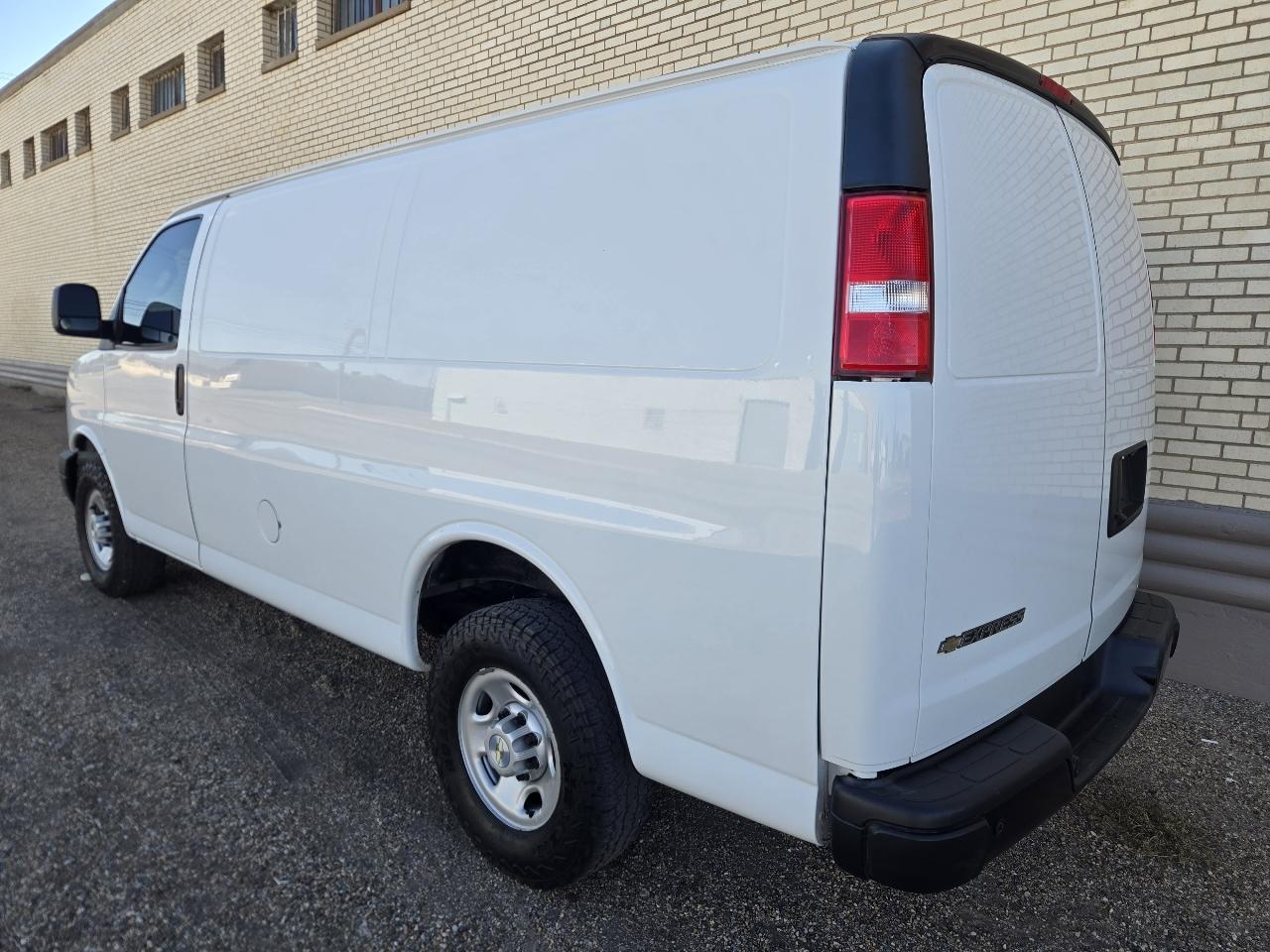 Chevrolet Express Cargo Van RWD 2500 135" 2022