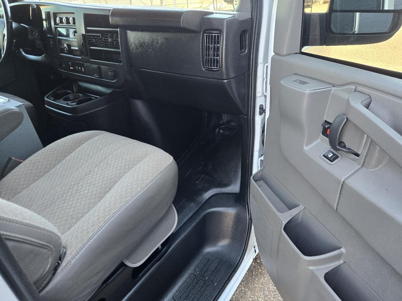 Chevrolet Express Cargo Van RWD 2500 135" 2022