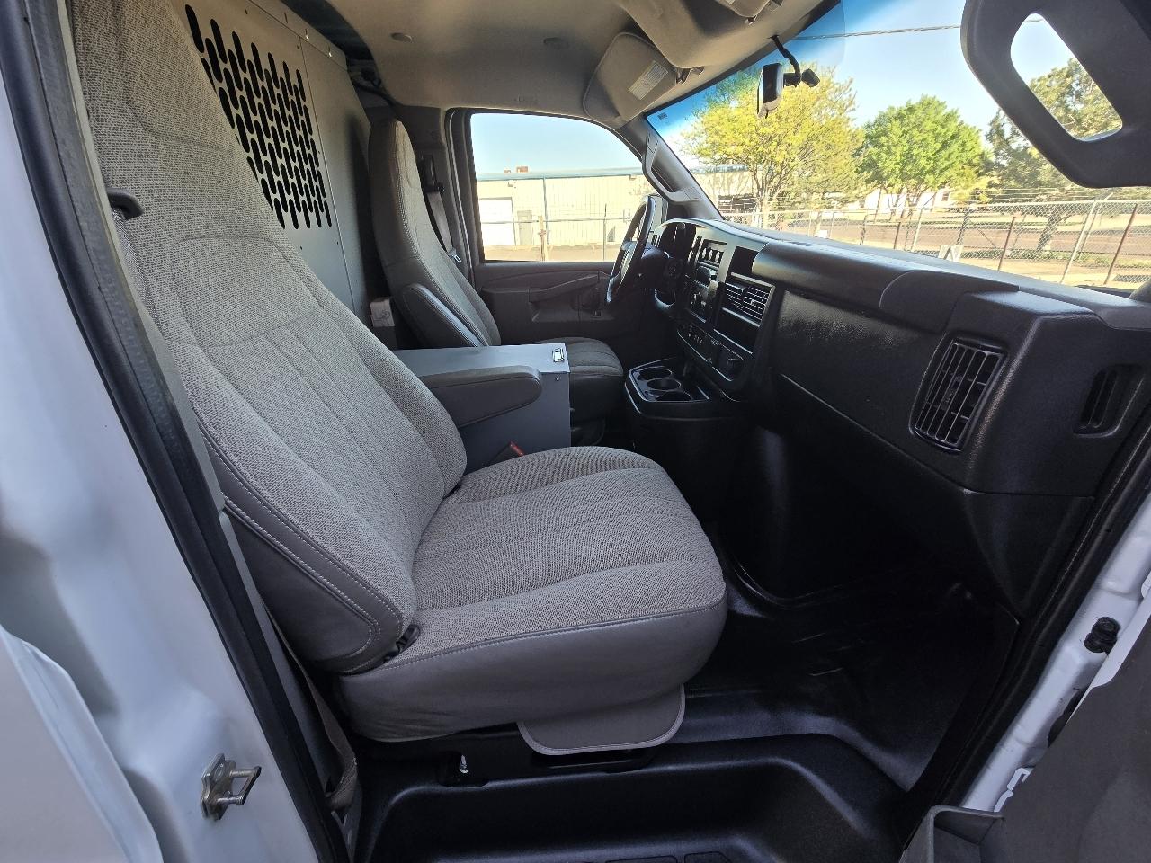 Chevrolet Express Cargo Van RWD 2500 135" 2022