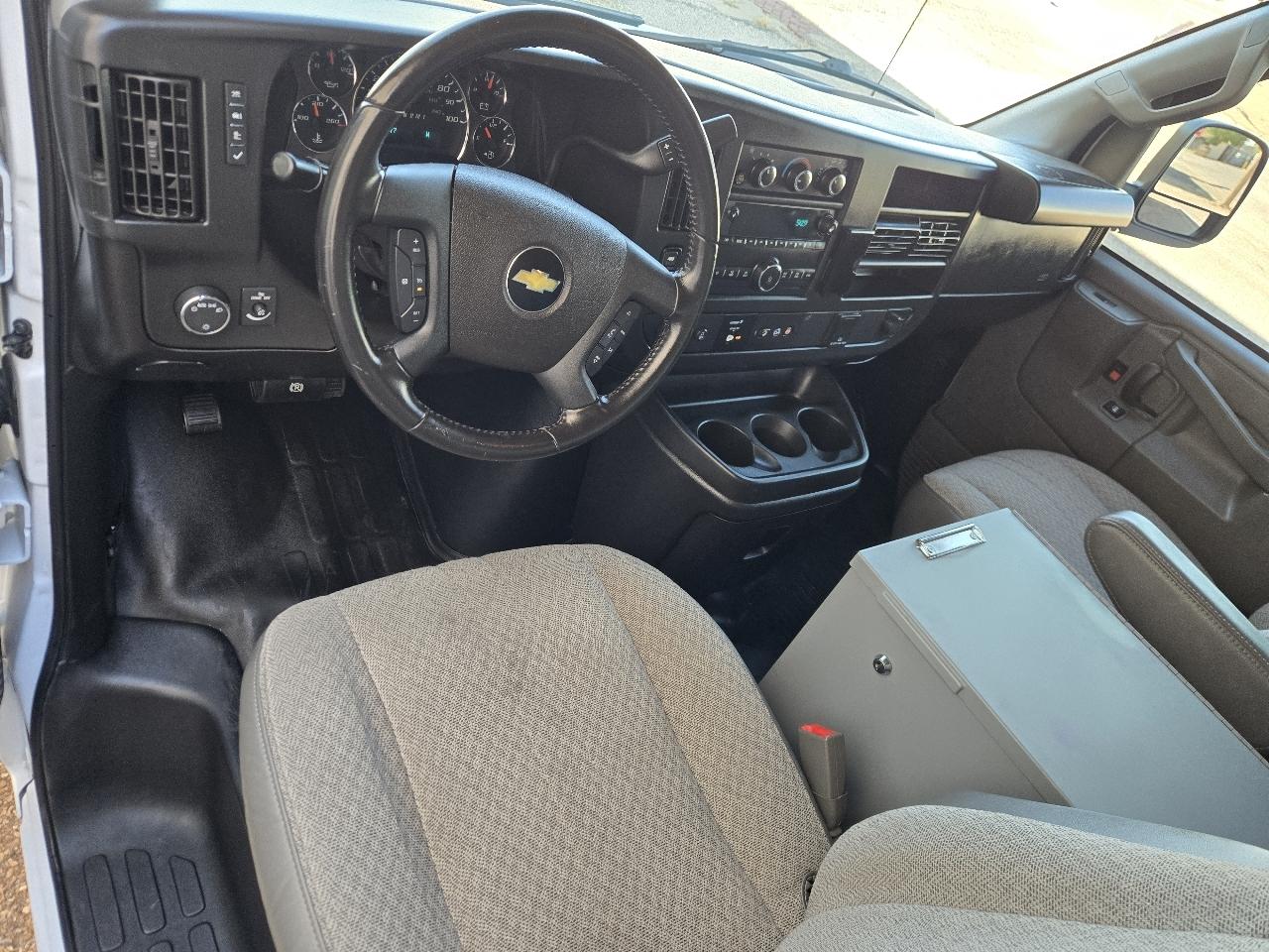 Chevrolet Express Cargo Van RWD 2500 135" 2022