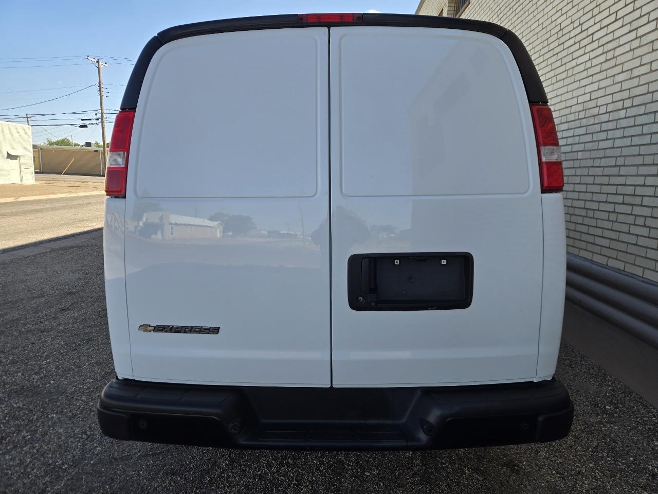 Chevrolet Express Cargo Van RWD 2500 135" 2022