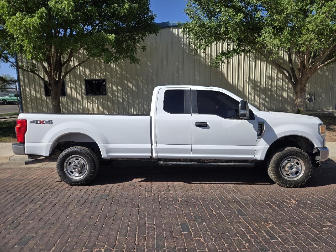 Ford Super Duty F-250 SRW XL 4WD SuperCab 8' Box 2022