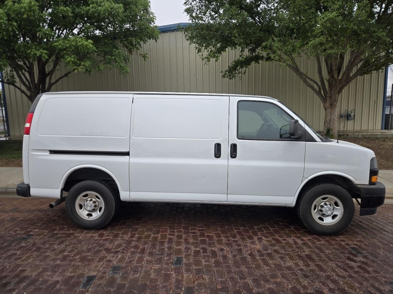 Chevrolet Express Cargo Van RWD 2500 135" 2022