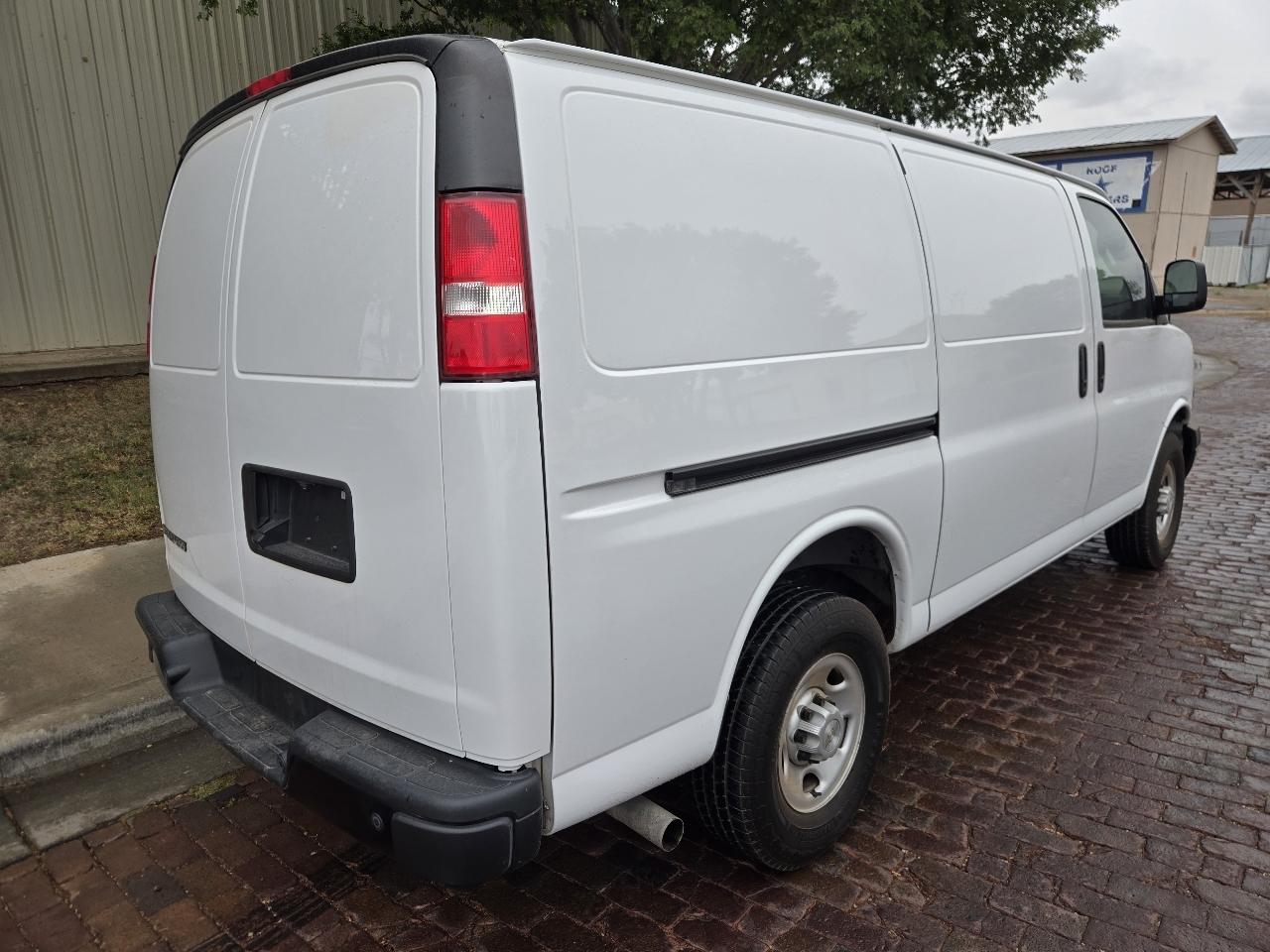 Chevrolet Express Cargo Van RWD 2500 135" 2022